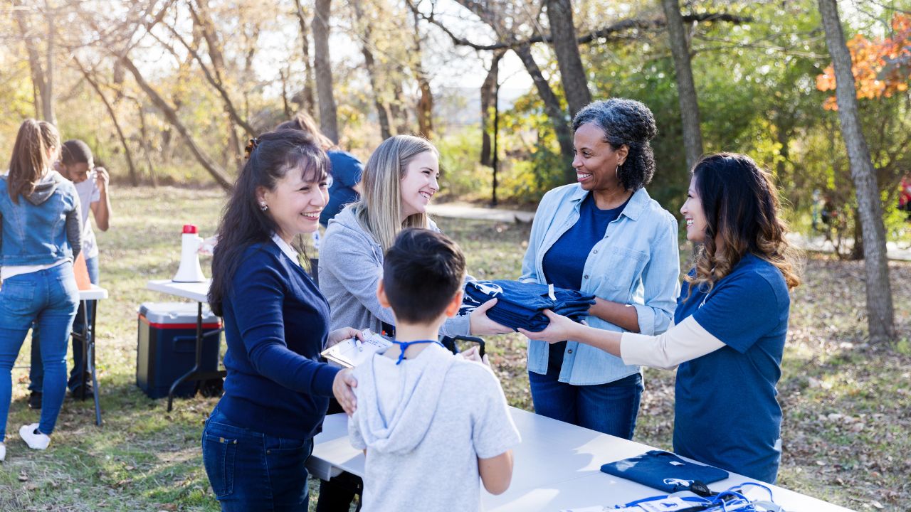 Exploring-Community-Service-Definitions-Examples-and-Benefits