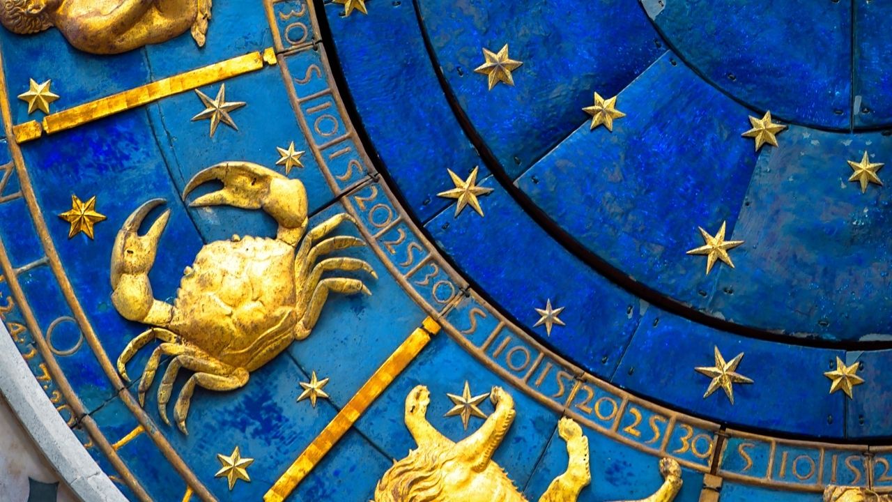 Cancer Moon_ Exploring the Lunar Influence on Emotions and Sensitivity