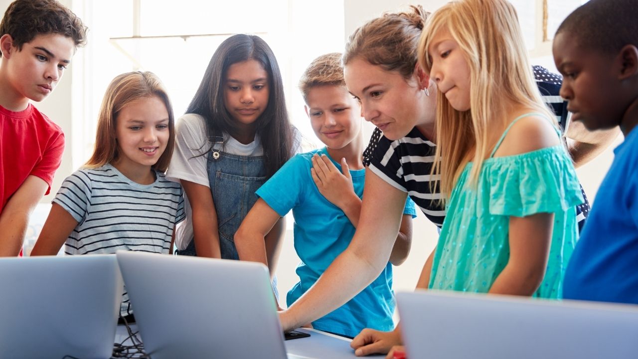 Exploring School Clubs: Extracurricular Activities for Students